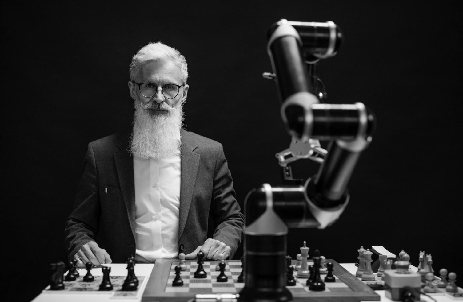 Teilnehmer arbeitet an einem KI-Projekt am Computer